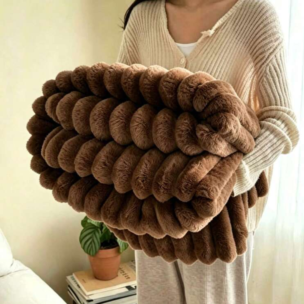 Kuscheldecke aus Kunstfell mit Rippenstruktur, Farbe: Schokoladenbraun