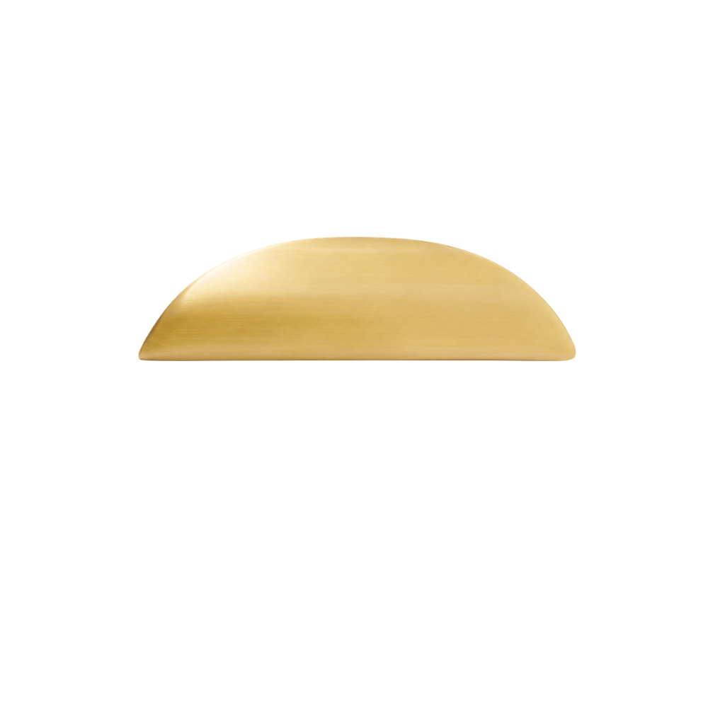 Geschwungener Möbelgriff Gold in Messingoptik, Lochabstand 32 mm, Länge 8,8 cm, auf weißem Hintergrund
