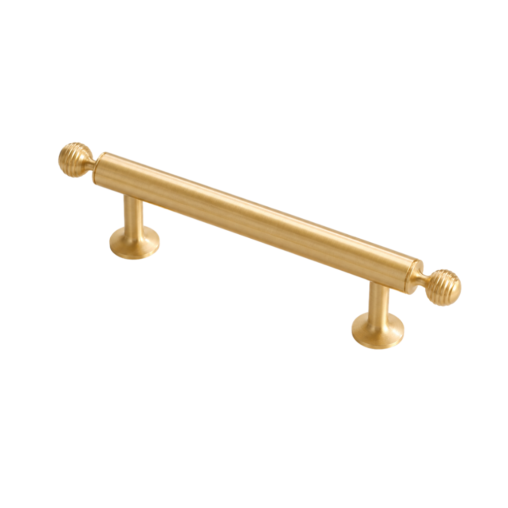 Möbelgriff Gold in Messingoptik, Lochabstand 64 mm, Länge 12 cm, auf weißem Hintergrund