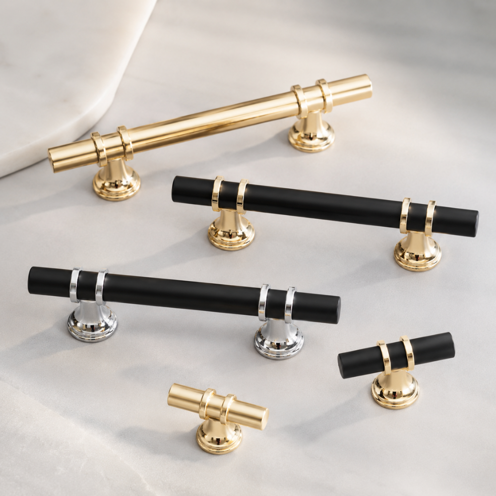 T-Bar Griffe in Schwarz-Gold, Schwarz-Silber und Gold auf Marmor