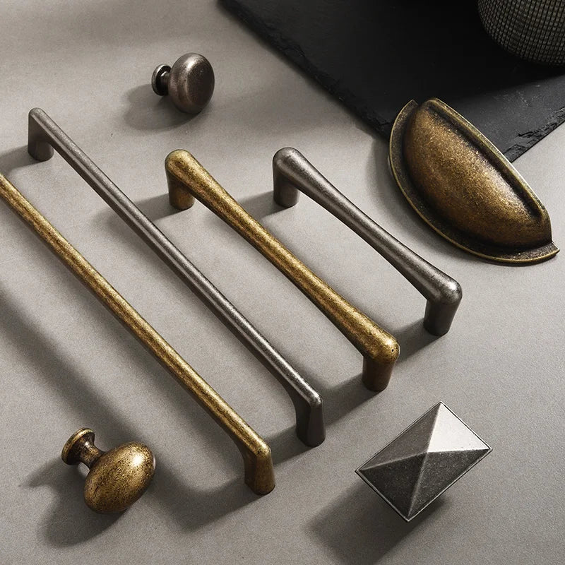 Vintage Stangengriffe, Muschelgriff und Knöpfe in Antiknickel und Antikbronze