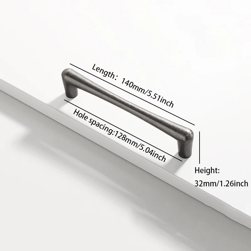 Maßbild einer anderen Griffvariante in Antiknickel, Lochabstand 128 mm, Höhe 32 mm