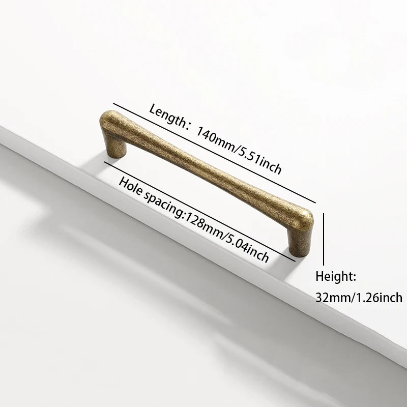 Maßbild einer anderen Griffvariante in Antikbronze, Lochabstand 128 mm, Höhe 32 mm