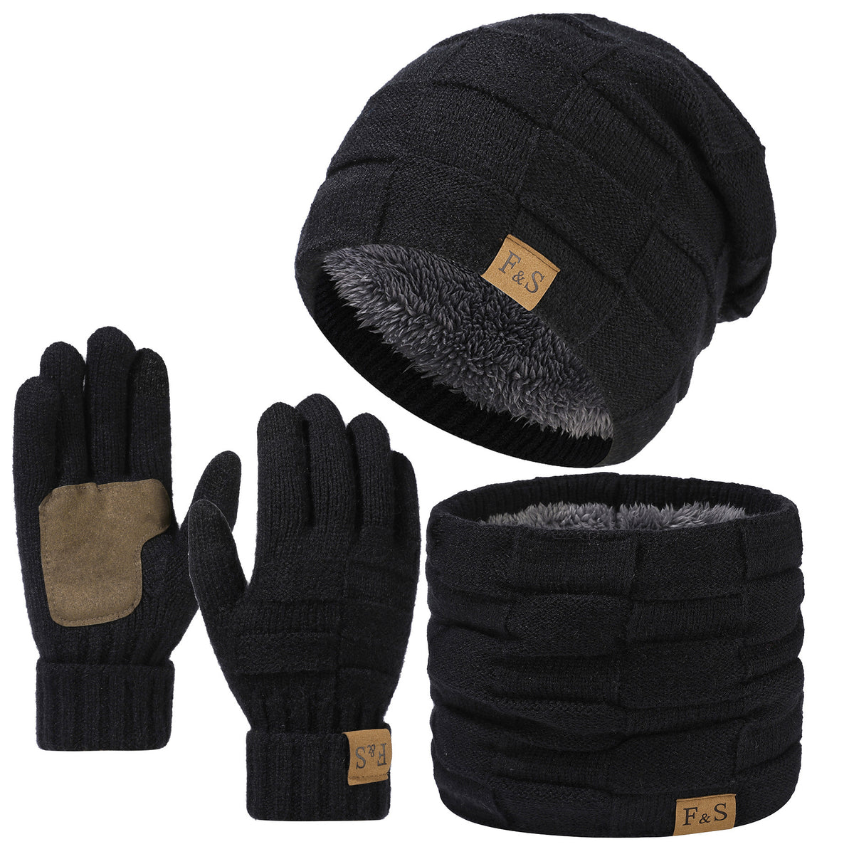 Schwarzes Mütze Schal Set mit Handschuhen auf weißem Hintergrund
