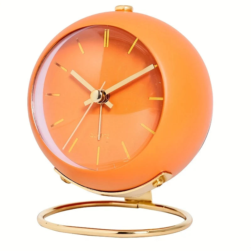 Tischuhr in Orange mit goldenem Standfuß