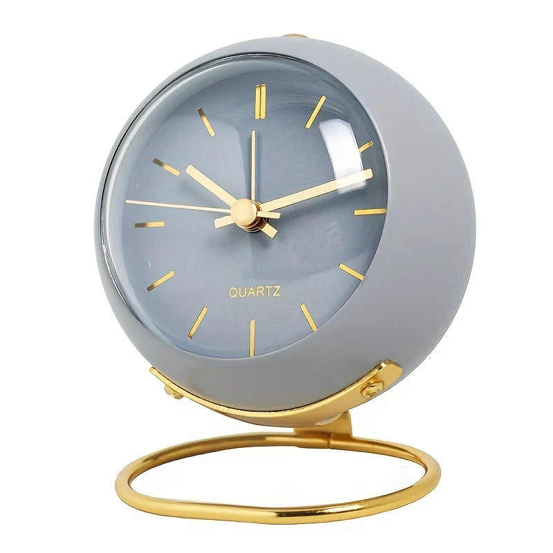 Tischuhr in Graublau mit goldenem Standfuß